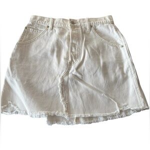 🤍🩶Like New WE THE FREE Frayed Hem Denim mini skirt in cream color. Size 28